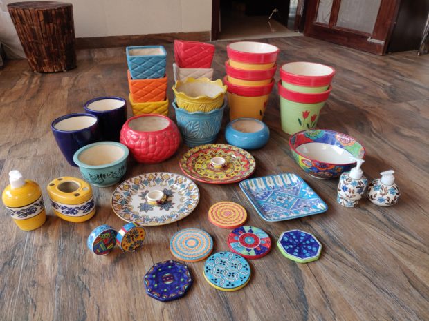 Hauz Rani pottery market