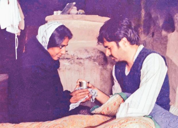 Smita Patil and Farooq Shaikh in Gaman