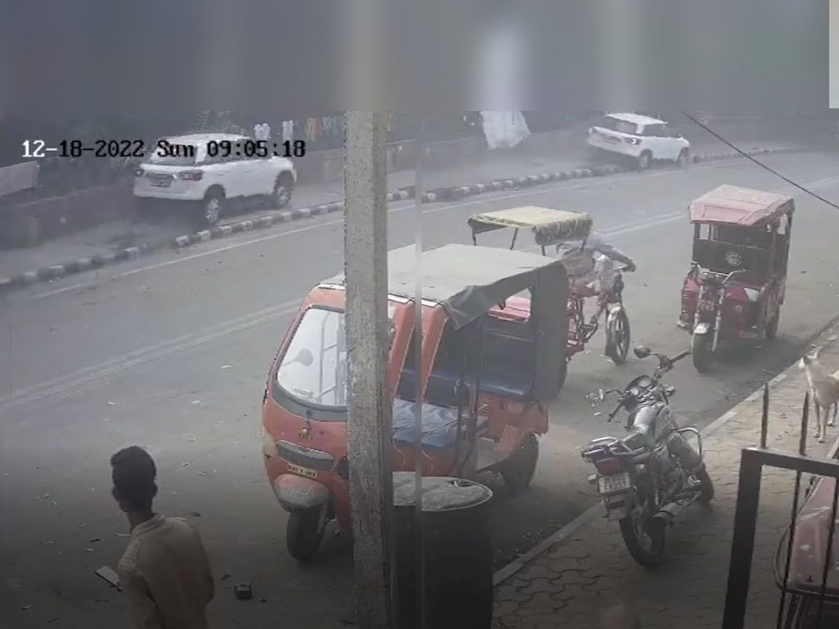 Delhi car runs over children